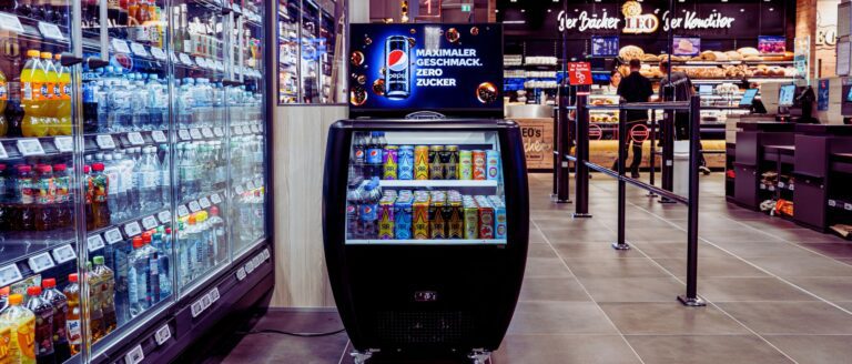 Kühldisplay Polarlight mit Energydrinks